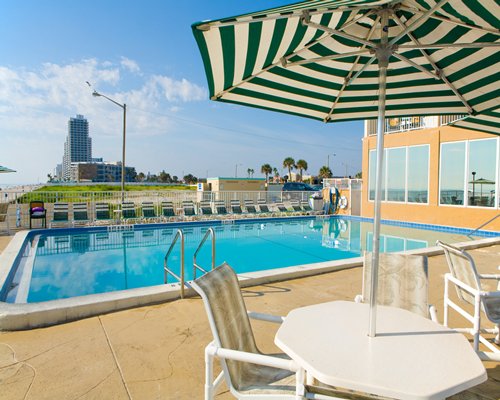 /Georgian Inn Beach Club